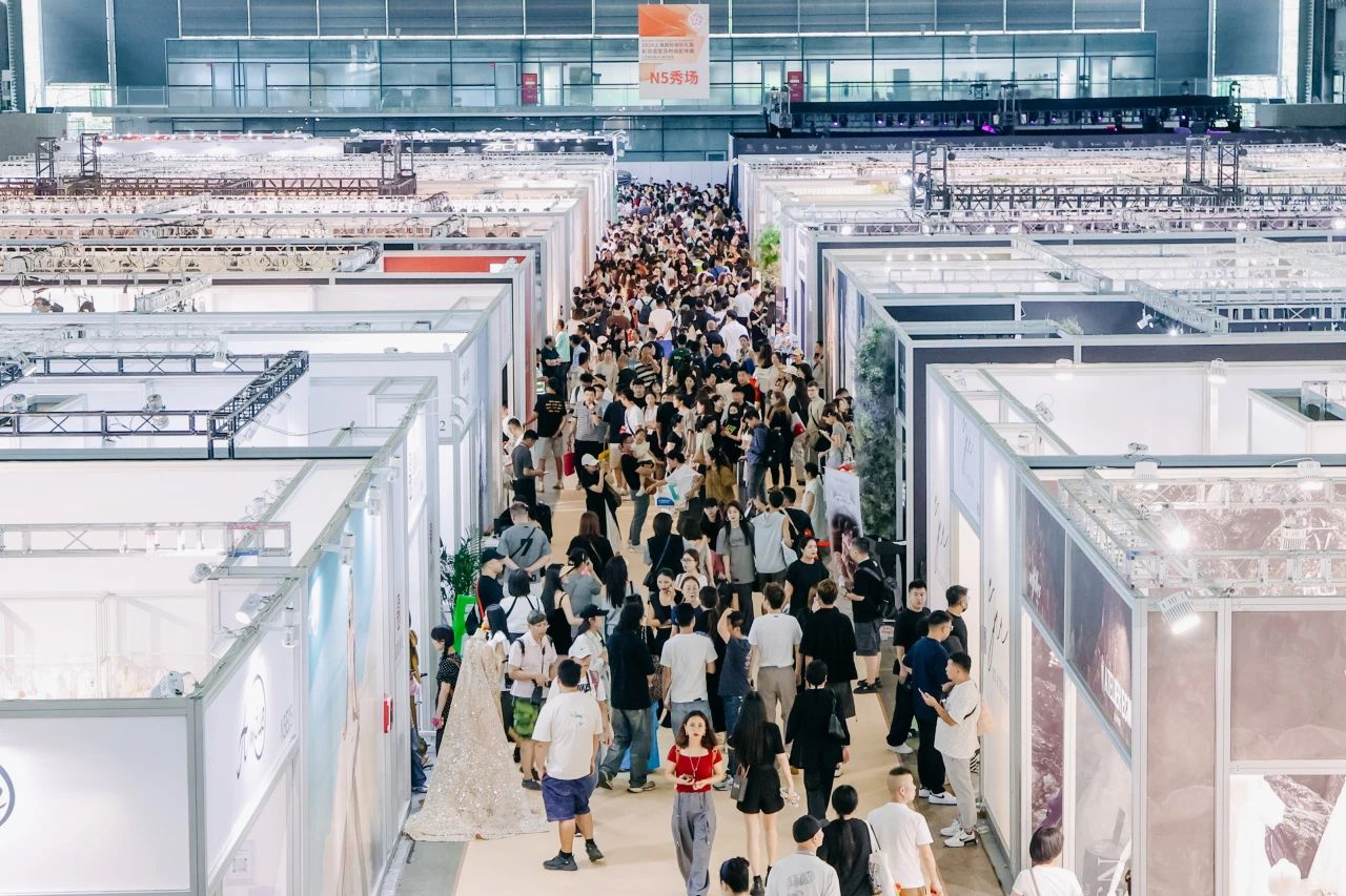“蛇”來運轉(zhuǎn)，2025上海國際婚紗禮服時裝周誠邀攜手出圈